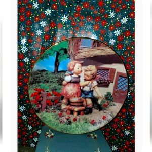 M.J. Hummel  Squeaky Clean Danbury Collectible Plate 8'' H2186 Porcelain